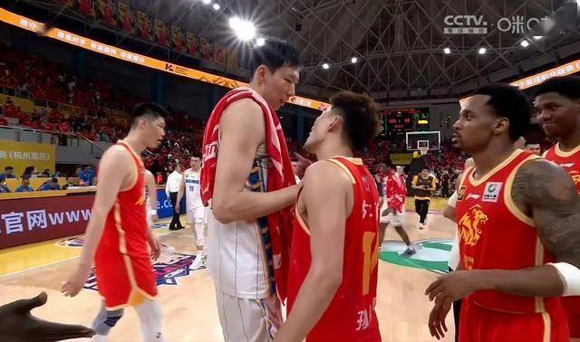 奥格斯堡队球员集体罢训,教练组头疼应对的简单介绍 奥格斯堡队球员集体罢训,教练组头疼应对的简单介绍