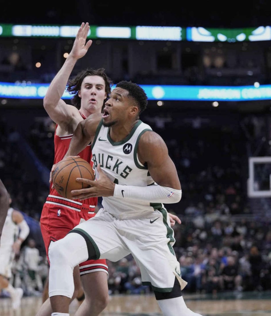 爱游戏网页版-阿德托昆博将与詹姆斯对决？雄鹿或成东部掌门的简单介绍