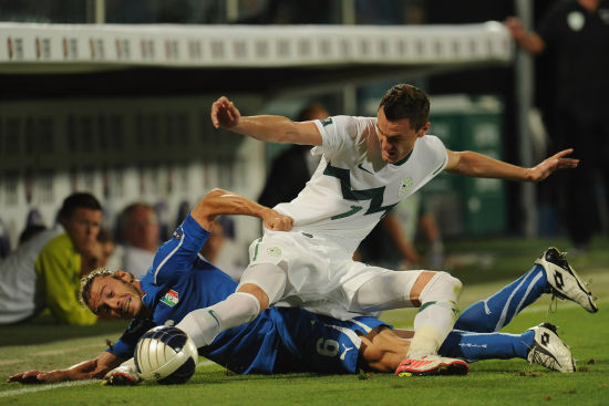 包含波兰主场力擒罗马尼亚，欧预赛斩获首胜的词条