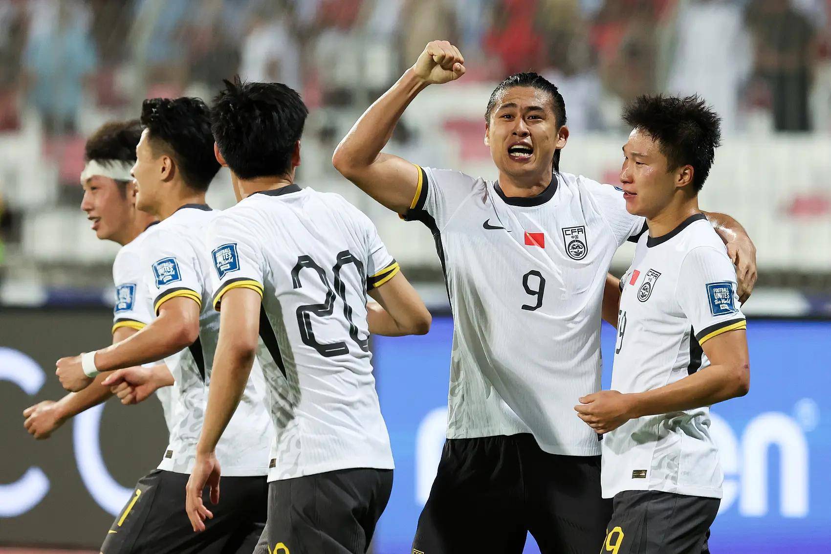 马里诺斯客场击败对手，取得重要三分