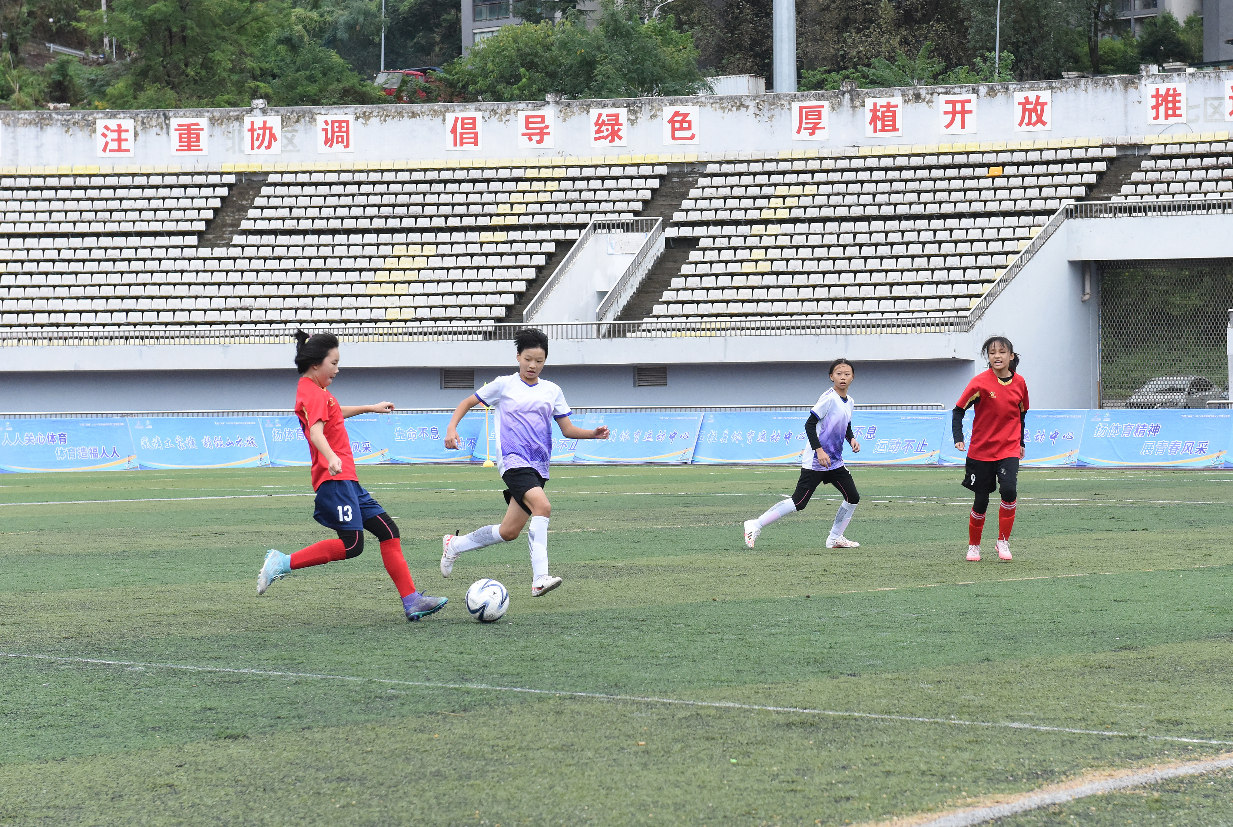 爱游戏网页版-青少年女子足球赛事备受关注