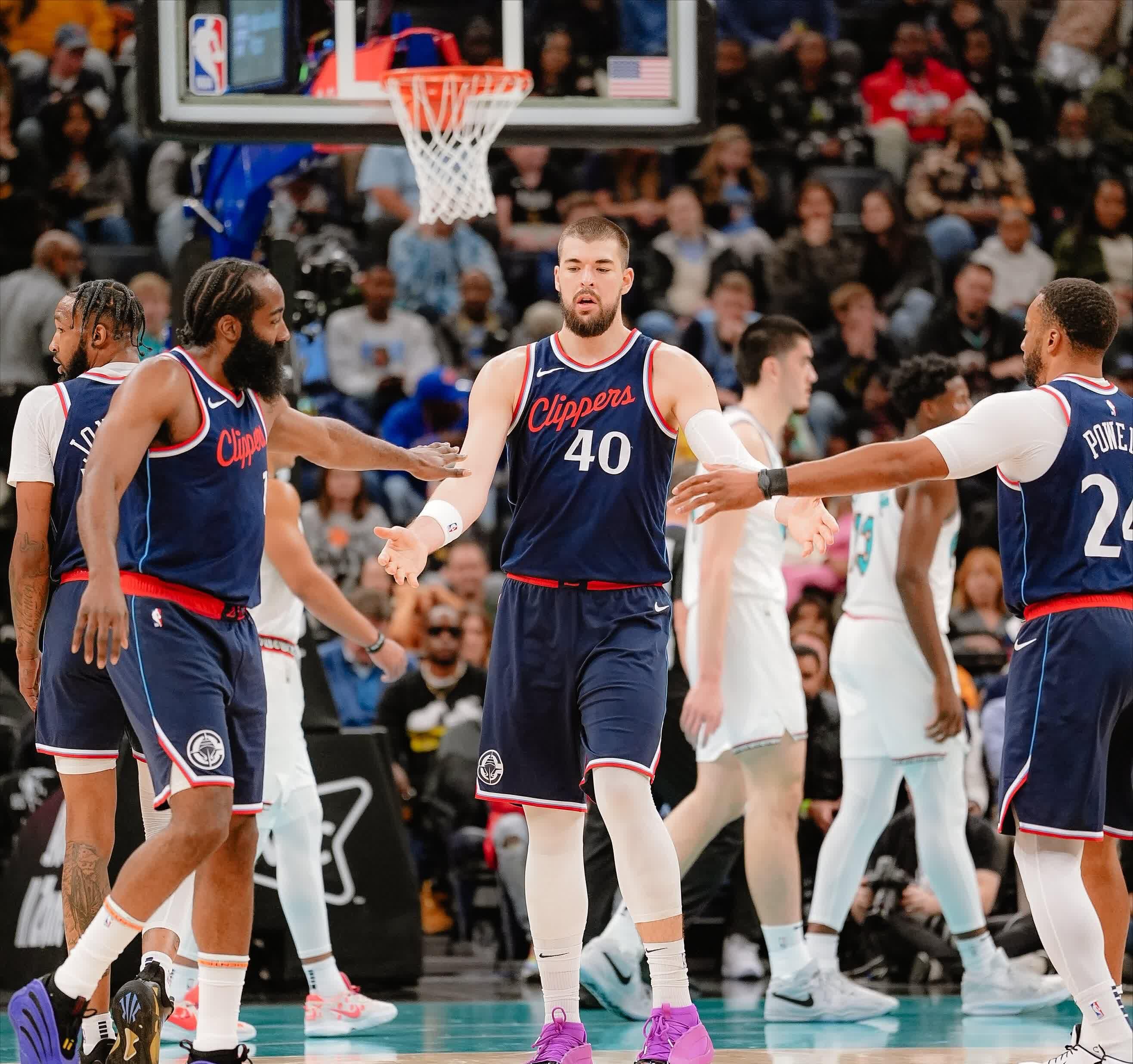 关于灰熊队队医透露球员伤情,赛季前景存疑的信息 关于灰熊队队医透露球员伤情,赛季前景存疑的信息