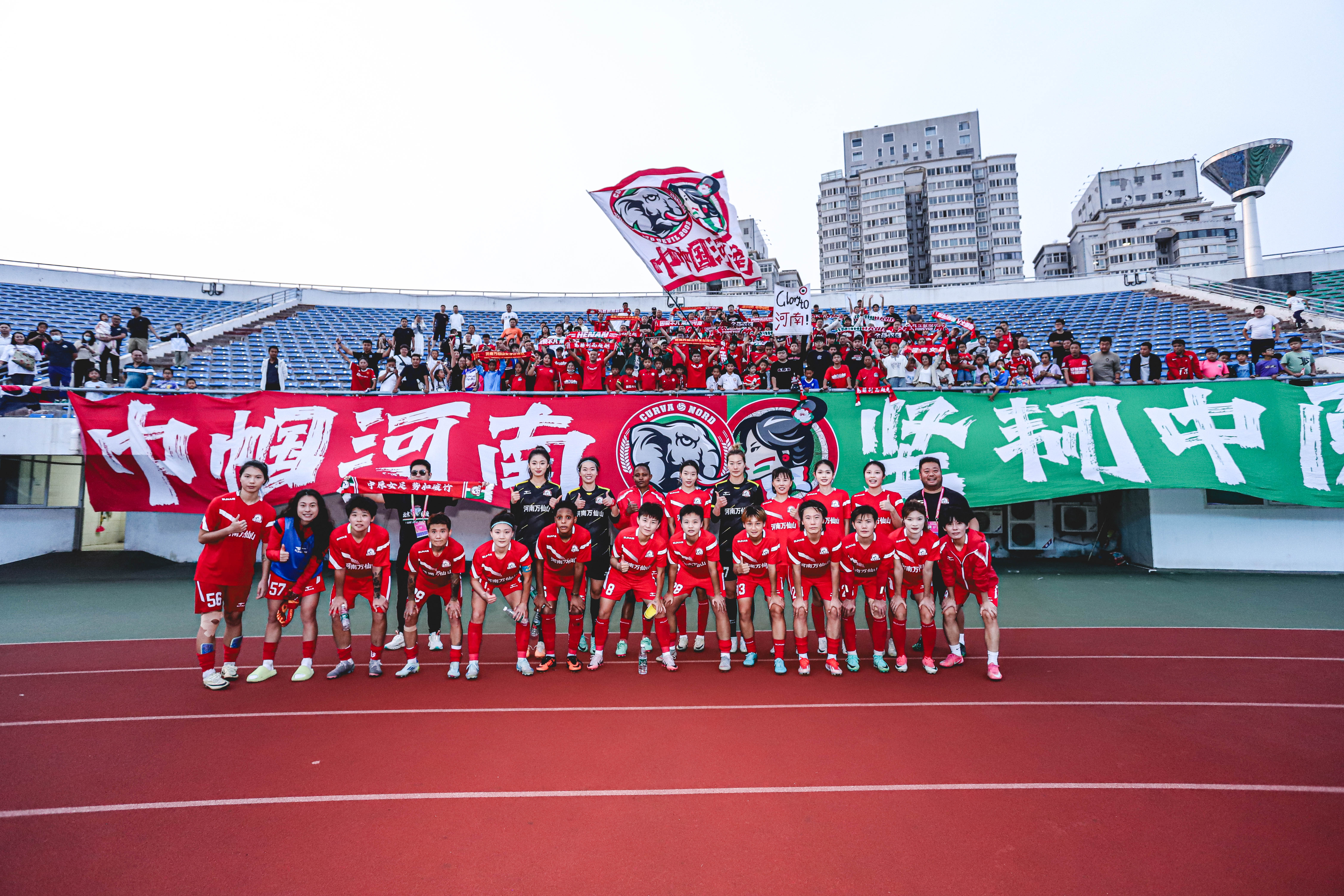 爱游戏官网-女足联赛激烈对决，球员尽显团队合作精神的简单介绍