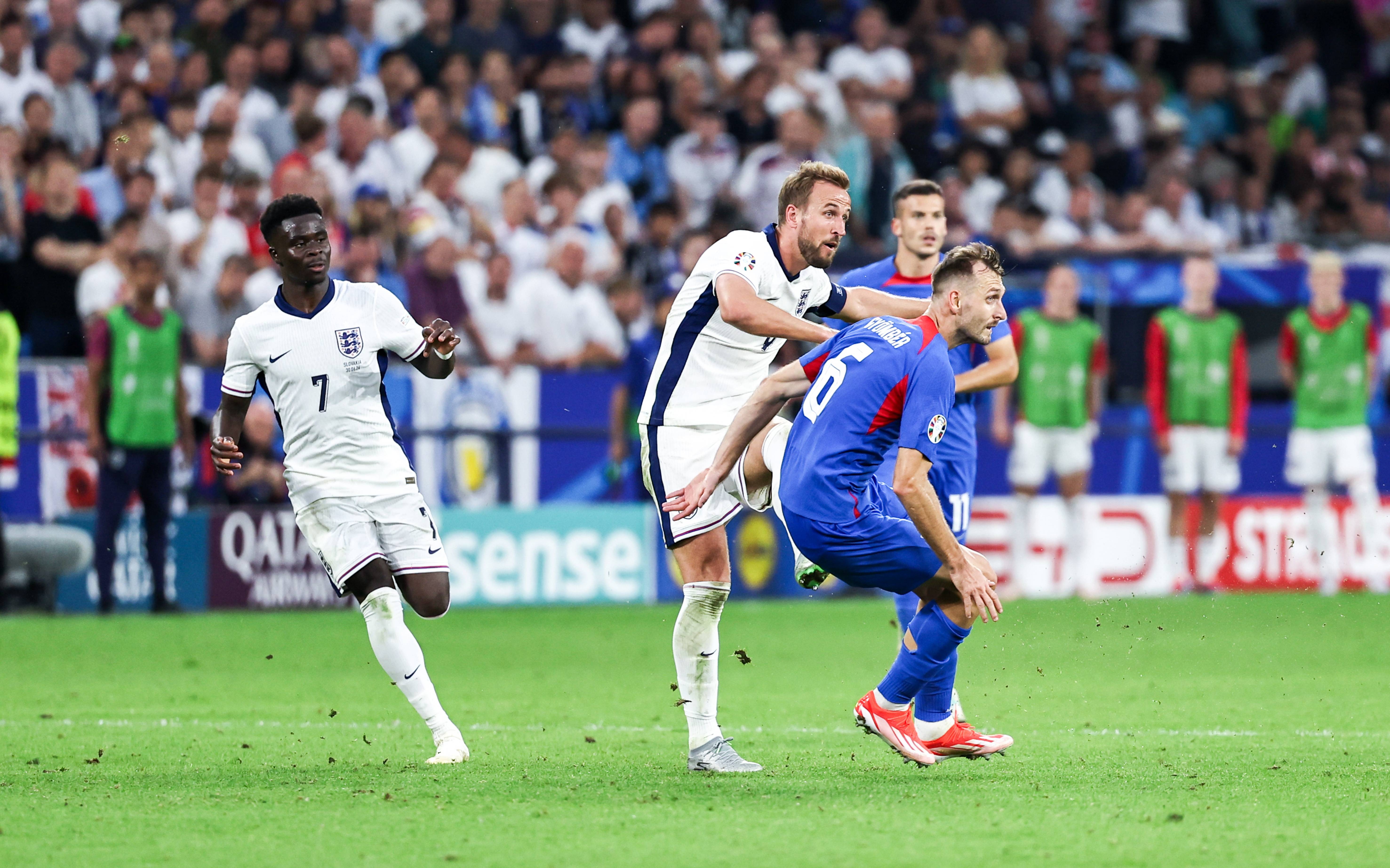 欧洲杯资格赛场上实力对决,争夺胜利的简单介绍 欧洲杯资格赛场上实力对决,争夺胜利的简单介绍