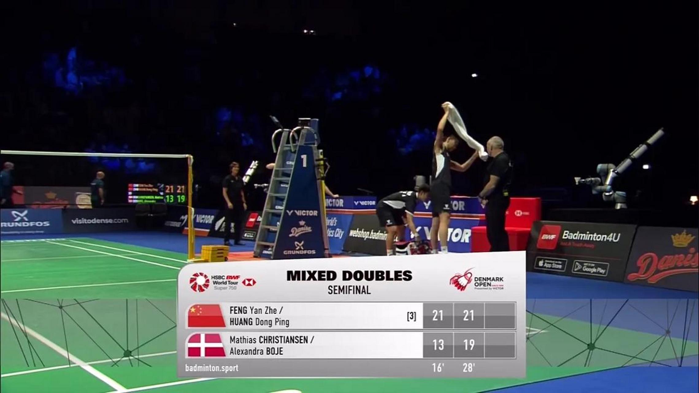 丹麦队夺得胜利晋级半决赛