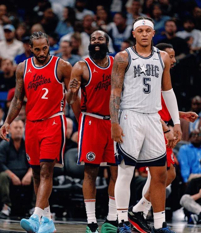 爱游戏官网入口-快船大胜鹈鹕，乔治神来之笔力挽狂澜