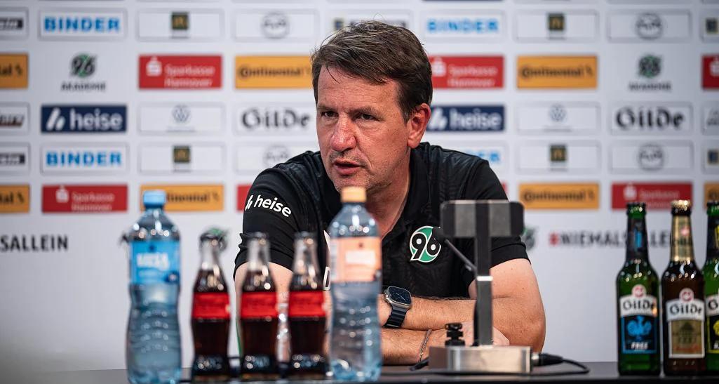 爱游戏网页版入口-沙尔克向汉诺威发起全面进攻，誓夺三分的简单介绍