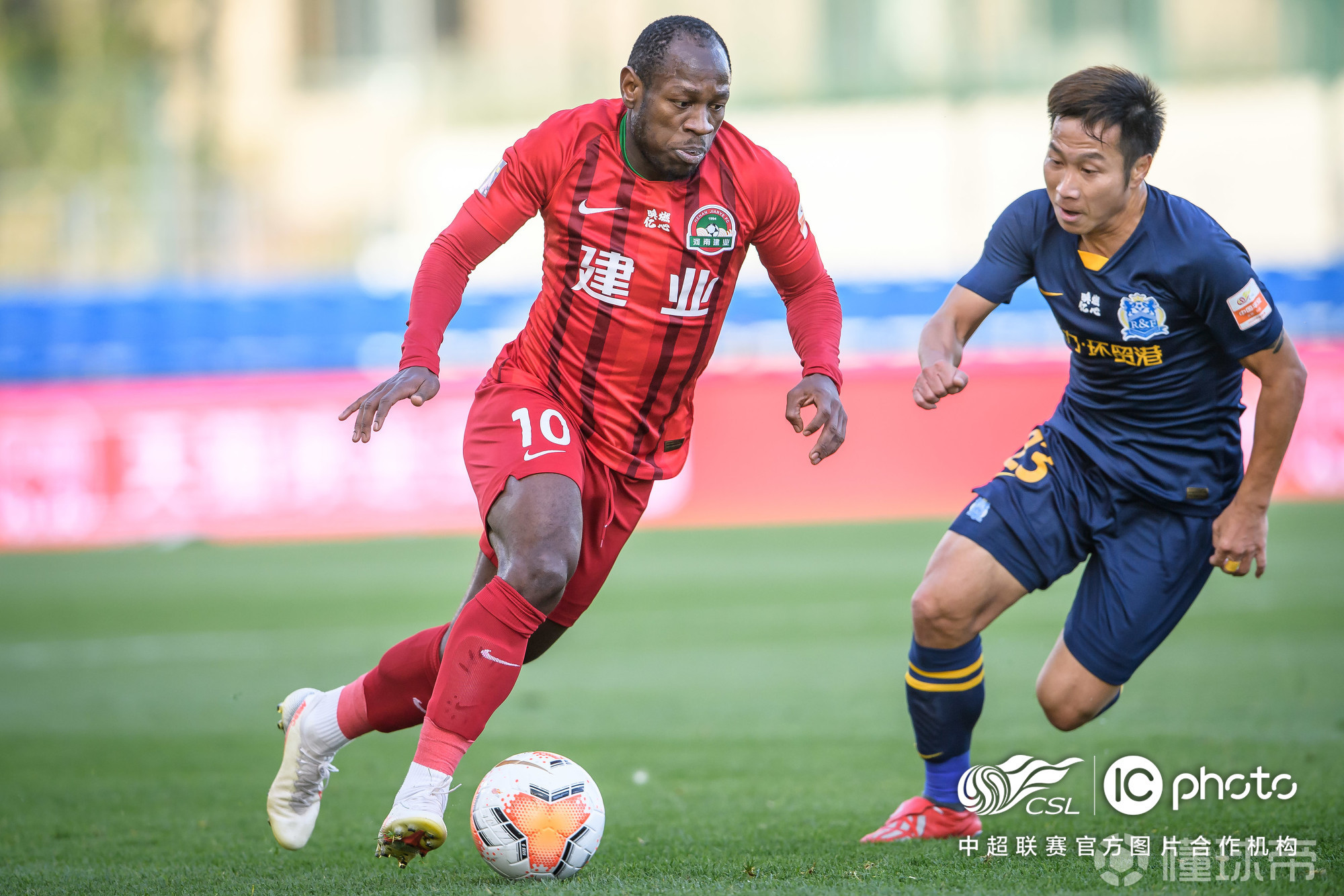 爱游戏app下载-关于山东双杀建业，客场取胜稳居积分榜前列的信息