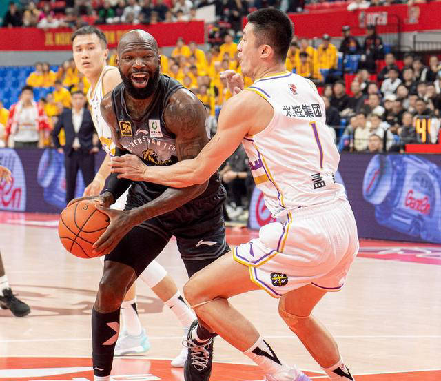 关于外援球员出色表现，助力球队夺得胜利的信息