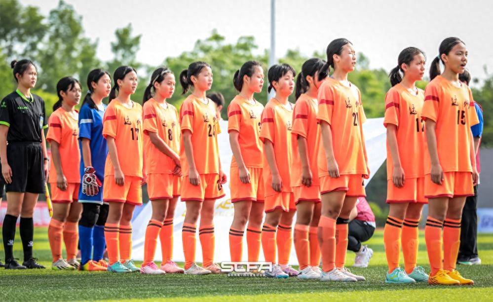 爱游戏亚洲官网-队员们在比赛中展现出色的默契与配合