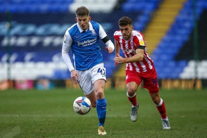 爱游戏官网-伯明翰城遭遇连败，降级压力持续增加