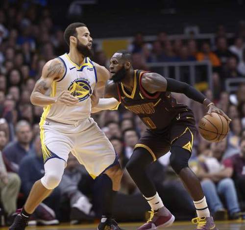 爱游戏官网入口-勇士队主场击败骑士队大胜险胜