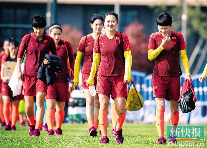 俄罗斯女足备战决赛,教练组调整战术布局 俄罗斯女足备战决赛,教练组调整战术布局