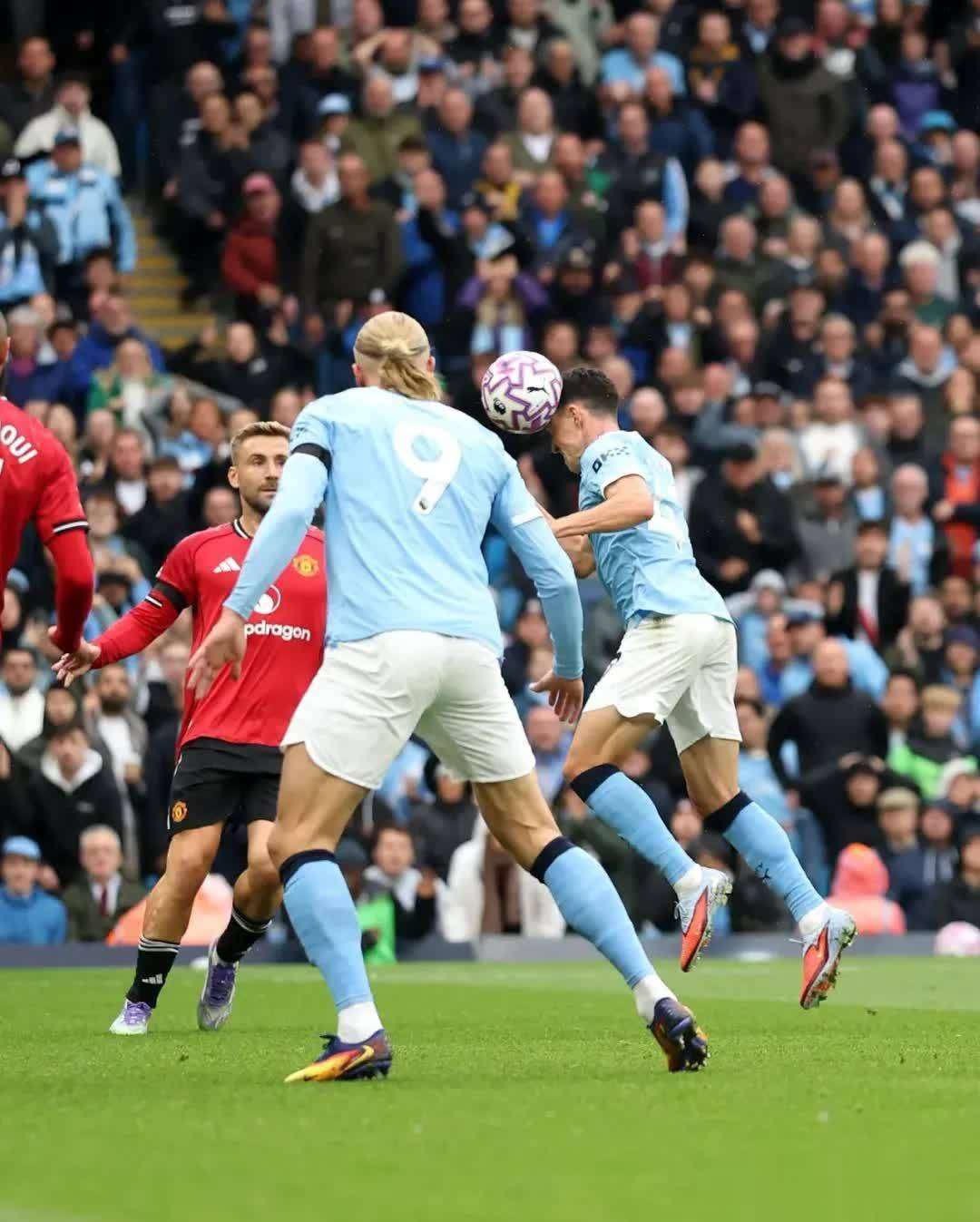 曼联连续三场不胜,争冠形势岌岌可危 曼联连续三场不胜,争冠形势岌岌可危