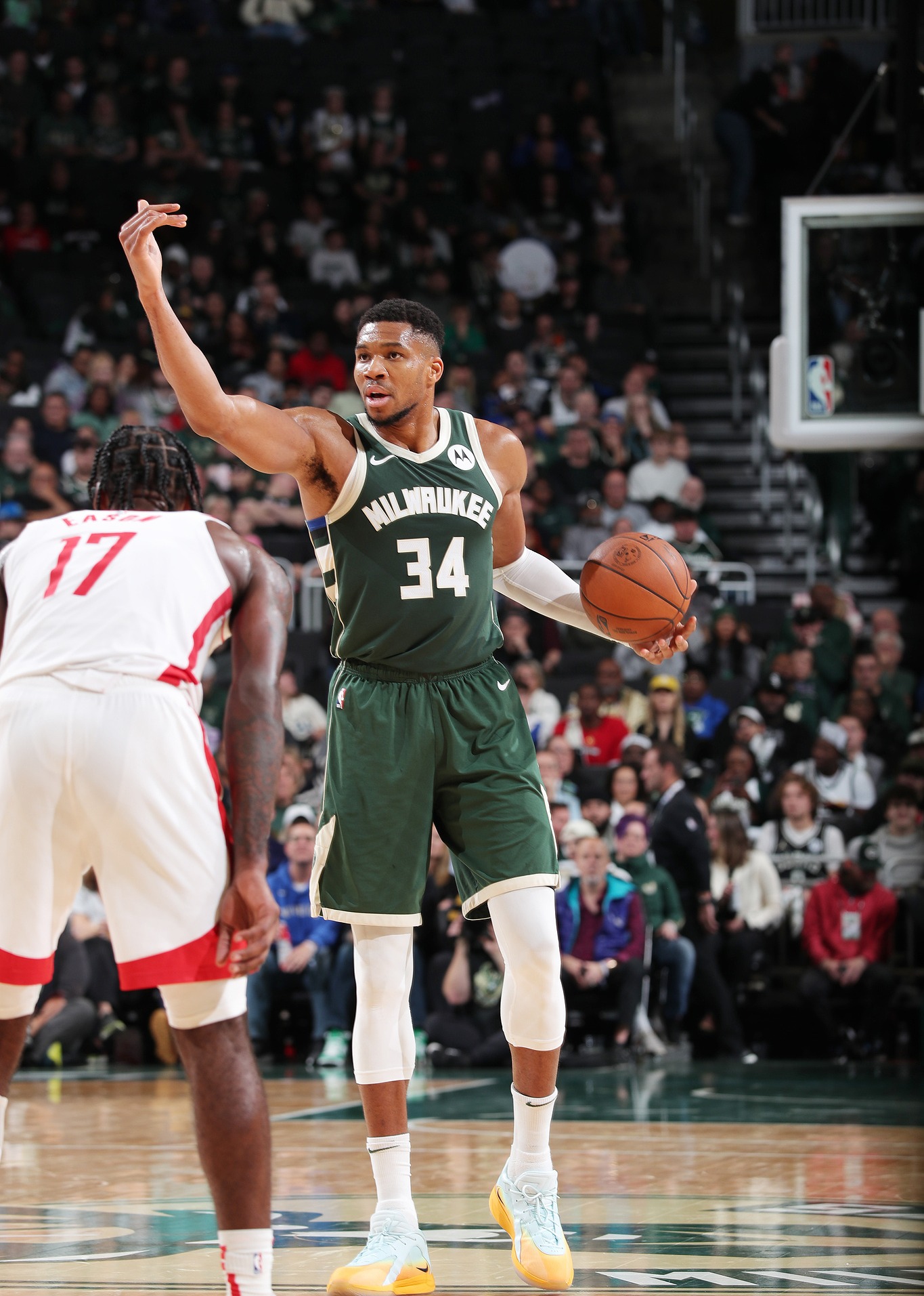 关于雄鹿队客场战胜热火队取得关键胜利的信息 关于雄鹿队客场战胜热火队取得关键胜利的信息