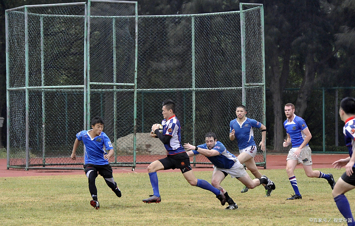 爱游戏网页版登录入口-足球比赛场上球队争夺胜负，努力向目标冲刺的简单介绍