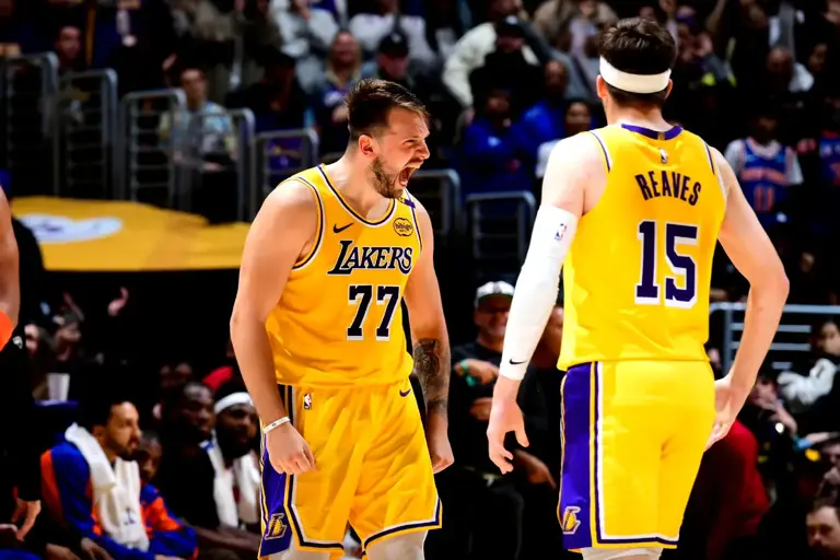 勇士击败湖人，豪取三连胜的简单介绍