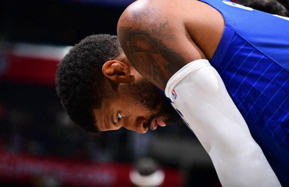 爱游戏官网入口-快船遭遇惨败，乔治受伤状态未知