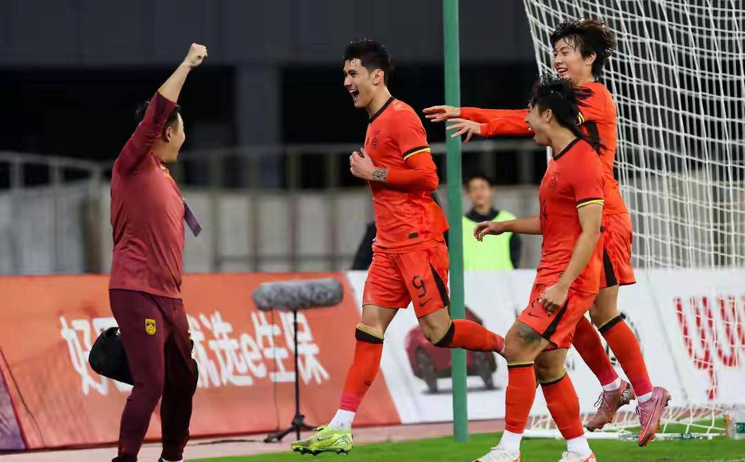 爱游戏入口-包含精彩进球引发热烈讨论，球迷狂热支持的词条